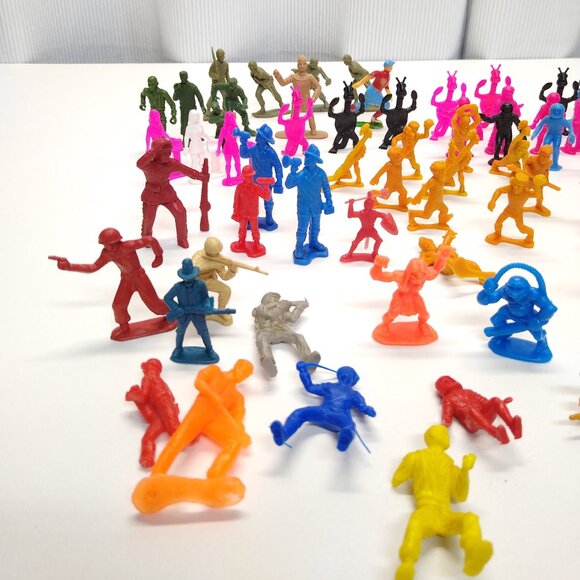 Toy Figurines Vintage Astronauts, Divers, People, Fantasy Mixed Approx 125 pcs - Picture 9 of 14